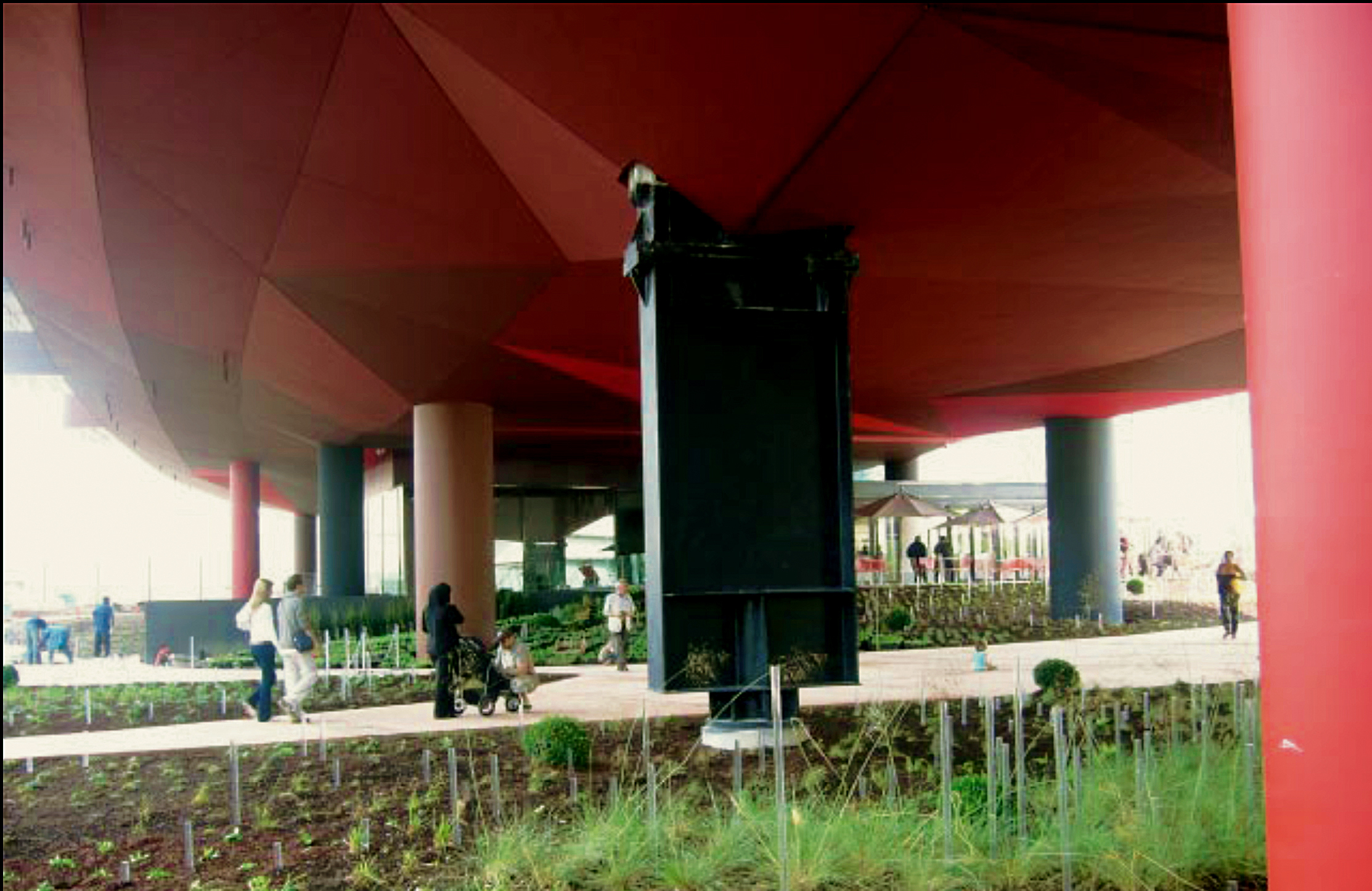 Grepet med å løfte huset har gitt plass til en park.