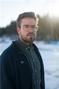 Paul Tunge lager film av kirkebygg fra 1960- og 1980-tallet, sammen med kollega og venn Egil Håskjold Larsen. Foto: Privat