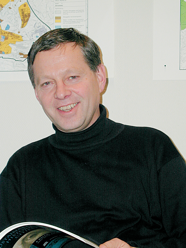 Hans-Jacob Roald i Fjell kommune mener det bør fokuseres mer på planlegging som en del av arkitektfaget. Foto: Olav Ødegården.