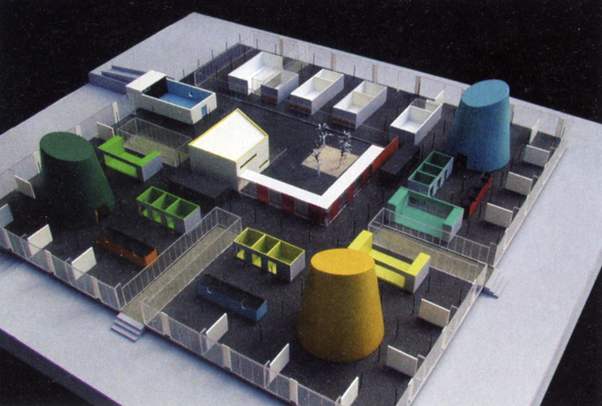 Modellen av Råholt ungdomsskole viser fargesettingen i skolens interiør. (Foto: Stian Wiik.)