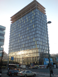 Husfasadene består av to tredjedeler glass og en tredjedel høyisolerende materiale. Fasadene har tre lag. Foto: messefrankfurt.com