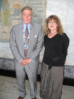 En lykkelige stipendmottaker, Anne Berentsen, sammen med ordfører Per ­Ditlev-Simonsen i Oslo rådhus. Foto: ME