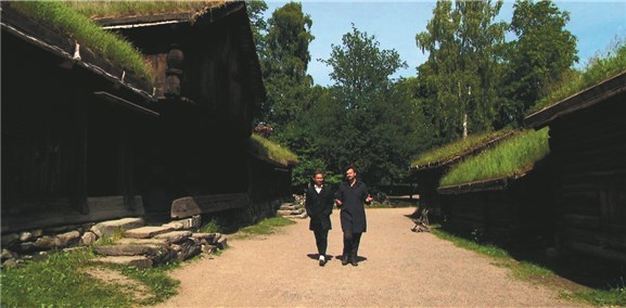 Arkitektene Erlend Blakstad Haffner (t.v.) og Håkon Matre Aasarød. Foto: NRK Arkitektene Erlend Blakstad Haffner (t.v.) og Håkon Matre Aasarød. Foto: NRK