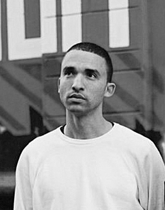 Kurator for Oslo Triennale 2007 er arkitekt Gary Bates fra arkitektkontoret Space Group i Oslo. Bates er utdannet i USA og har arbeidet med internasjonalt profilerte arkitekter som Rem Koolhaas og Daniel Libeskind.