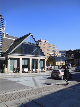 Christiania torv, i Kvadraturen i Oslo, er et godt eksempel på byreparasjon og tilpasning mellom gammelt og nytt mener Riksantikvaren. Foto: Riksantikvaren Christiania torv, i Kvadraturen i Oslo, er et godt eksempel på byreparasjon og tilpasning mellom gammelt og nytt mener Riksantikvaren. Foto: Riksantikvaren