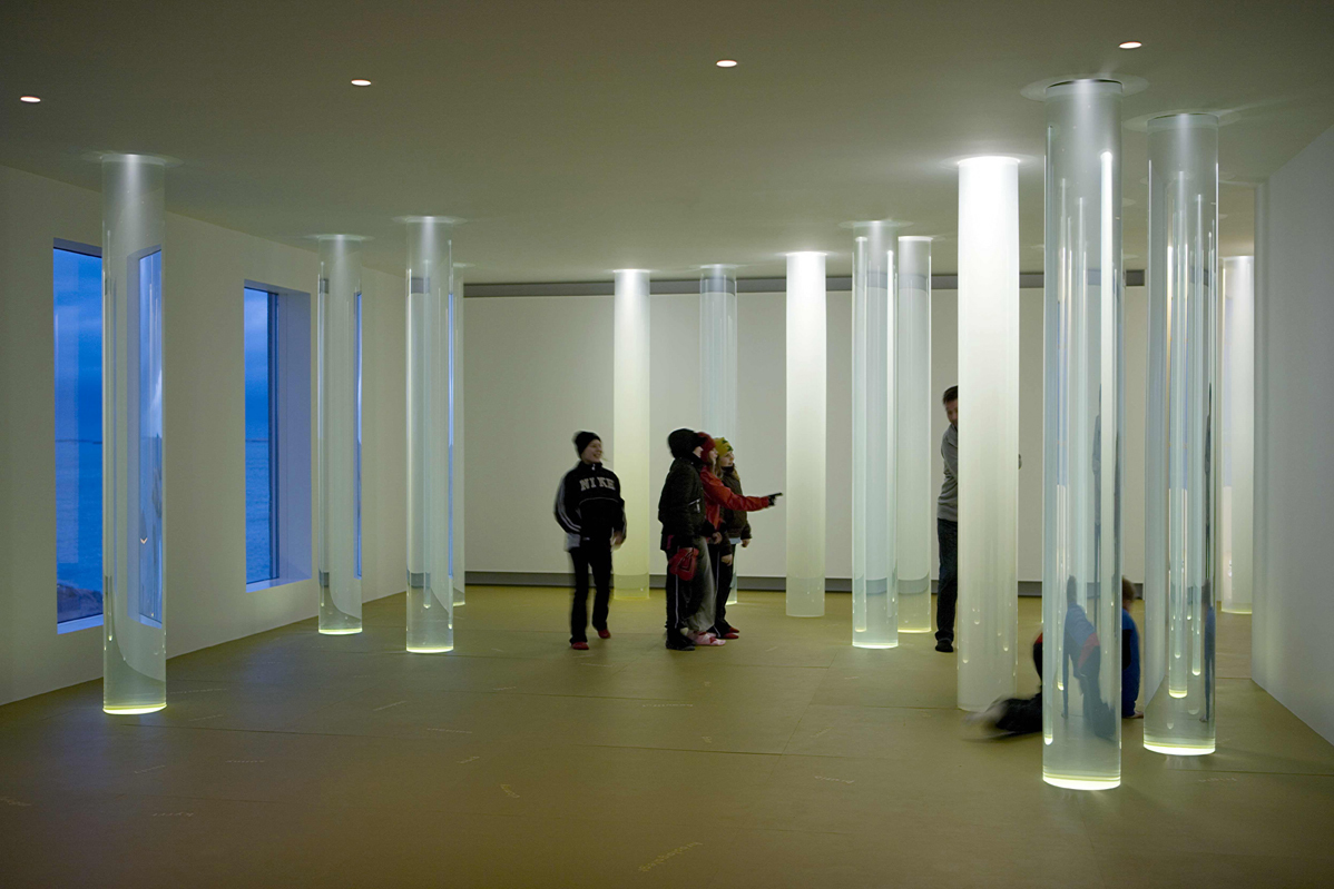 Horn har hentet vann fra 24 ulike kilder på og ved isbreer på Island. Foto: Library of Water.