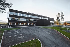 Hedrende omtale: Nord Østerdal videregående skole på Tynset. 