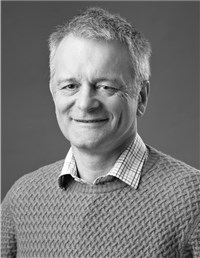 Ulf Grønvold er arkitekt MNAL og seniorkurator ved Nasjonalmuseet for kunst, arkitektur og design.