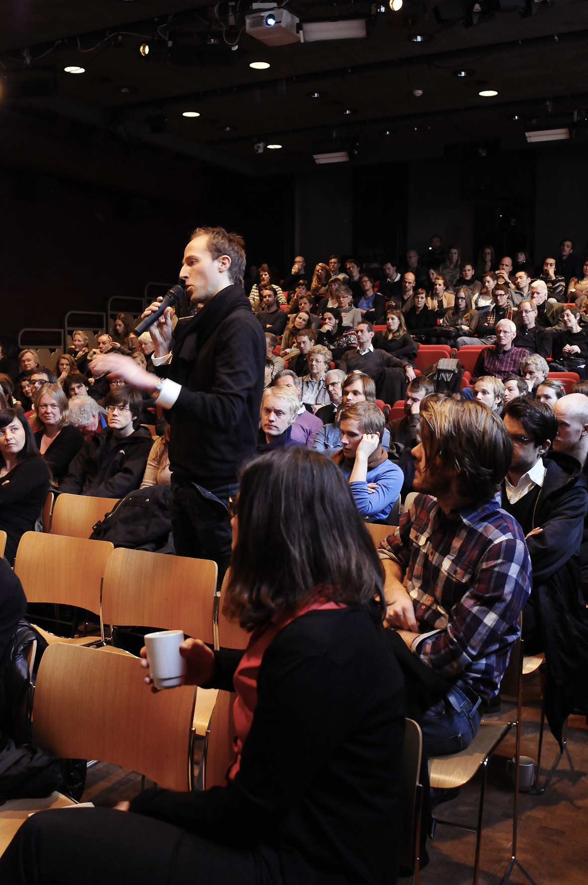 Panelet måtte også svare på spørsmål fra publikum. Foto: Are Carlsen
