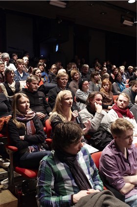 Publikum deltok aktivt. Foto: Are Carlsen Publikum deltok aktivt. Foto: Are Carlsen