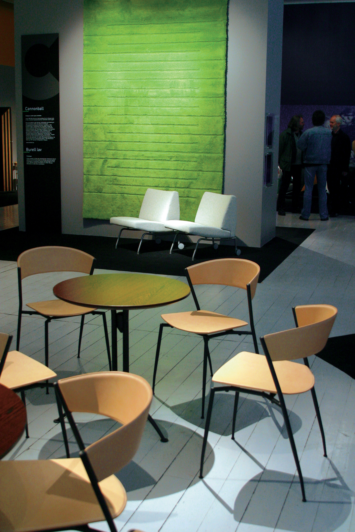 Stolen Monk ble tegnet til kulturhuset USF i Bergen. Den inngår i Jazz Collection, en av de volummessig største suksessene for møbelprodusenten Fora Form.