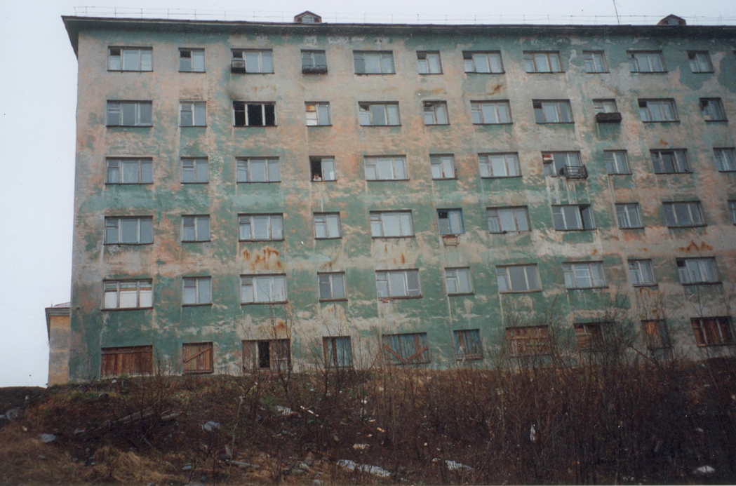 I fylket Murmansk ligger flere byer, som Kirovsk, der boligbebyggelsen er sterkt farfallen.
