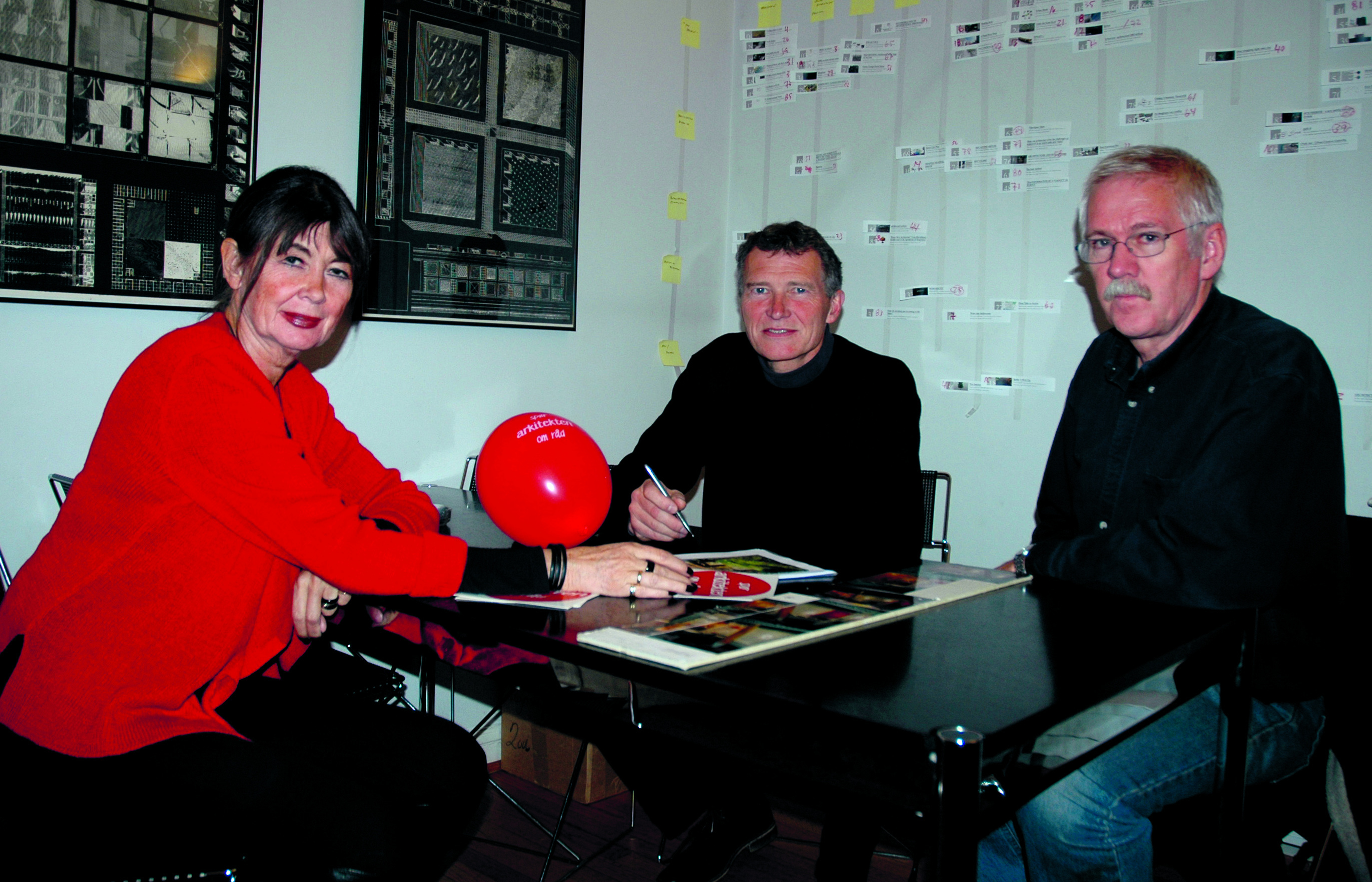 Tre av veteranene i OAFs rådgivningstjeneste øsker at unge arkitekter vil delta i arbeidet. Fra venstre Lillan Hvam, Jan-Olav Toft og Øyvind Poulsson. 