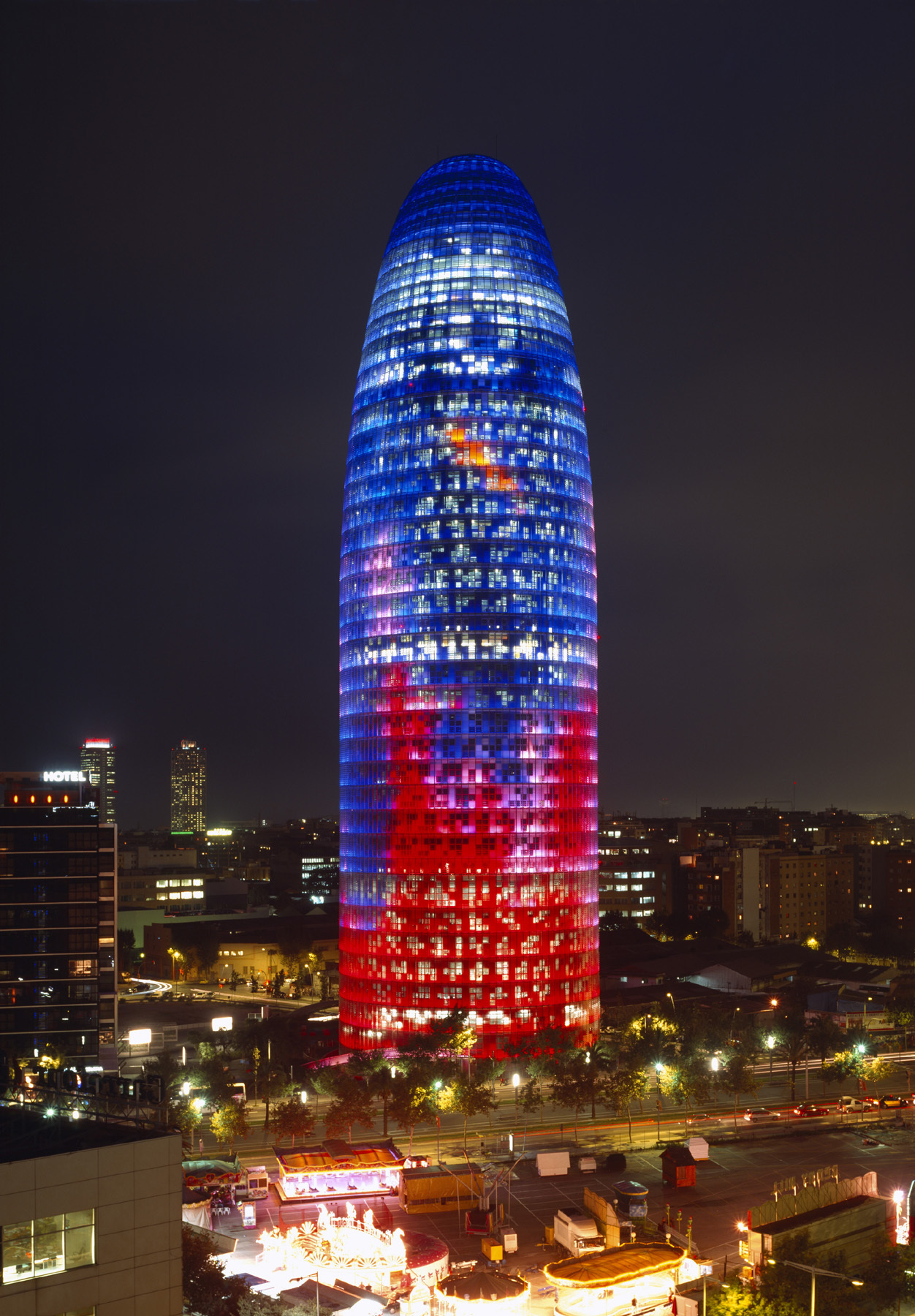 Torre Agbar, Barcelona, bygd 2005. Arkitekt: Jean Nouvel.