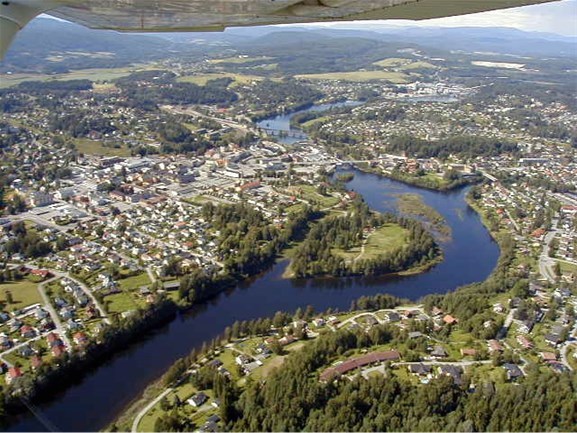 Tre utvalgte arkitektkontor skal utføre et parallelloppdrag, der tema er fremtidens Hønefoss. Foto T.Bjørnstad/Wikipedia Tre utvalgte arkitektkontor skal utføre et parallelloppdrag, der tema er fremtidens Hønefoss. Foto T.Bjørnstad/Wikipedia