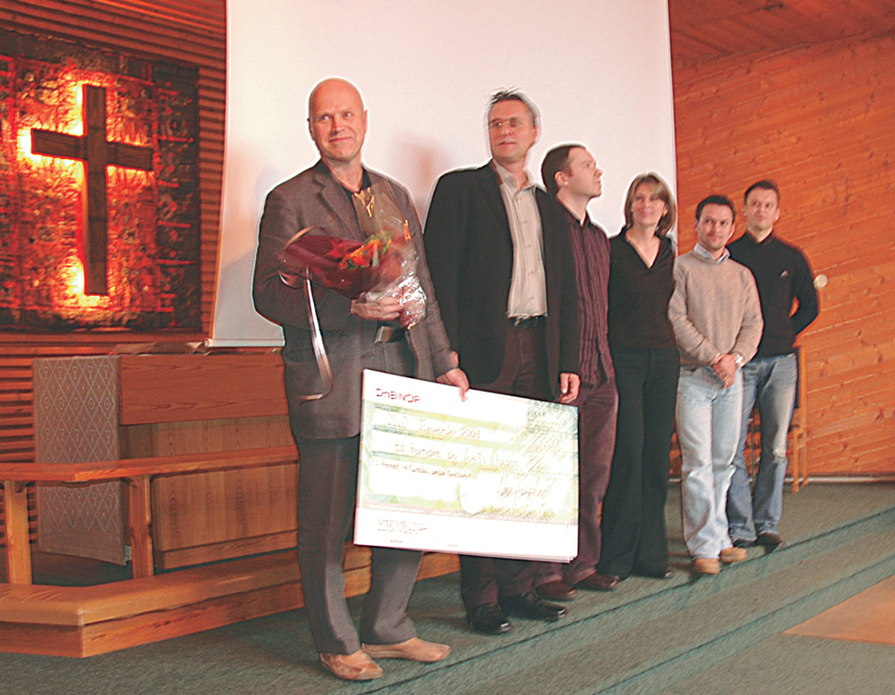 Konkurransens vinnere i den gamle kirken: Fra venstre Jostein Bjørndal, Helge Hansen, Ronny Engene, Ellen Soma, Øystein W. Finsrud og Martin Muri. Foto: Per Rygh.