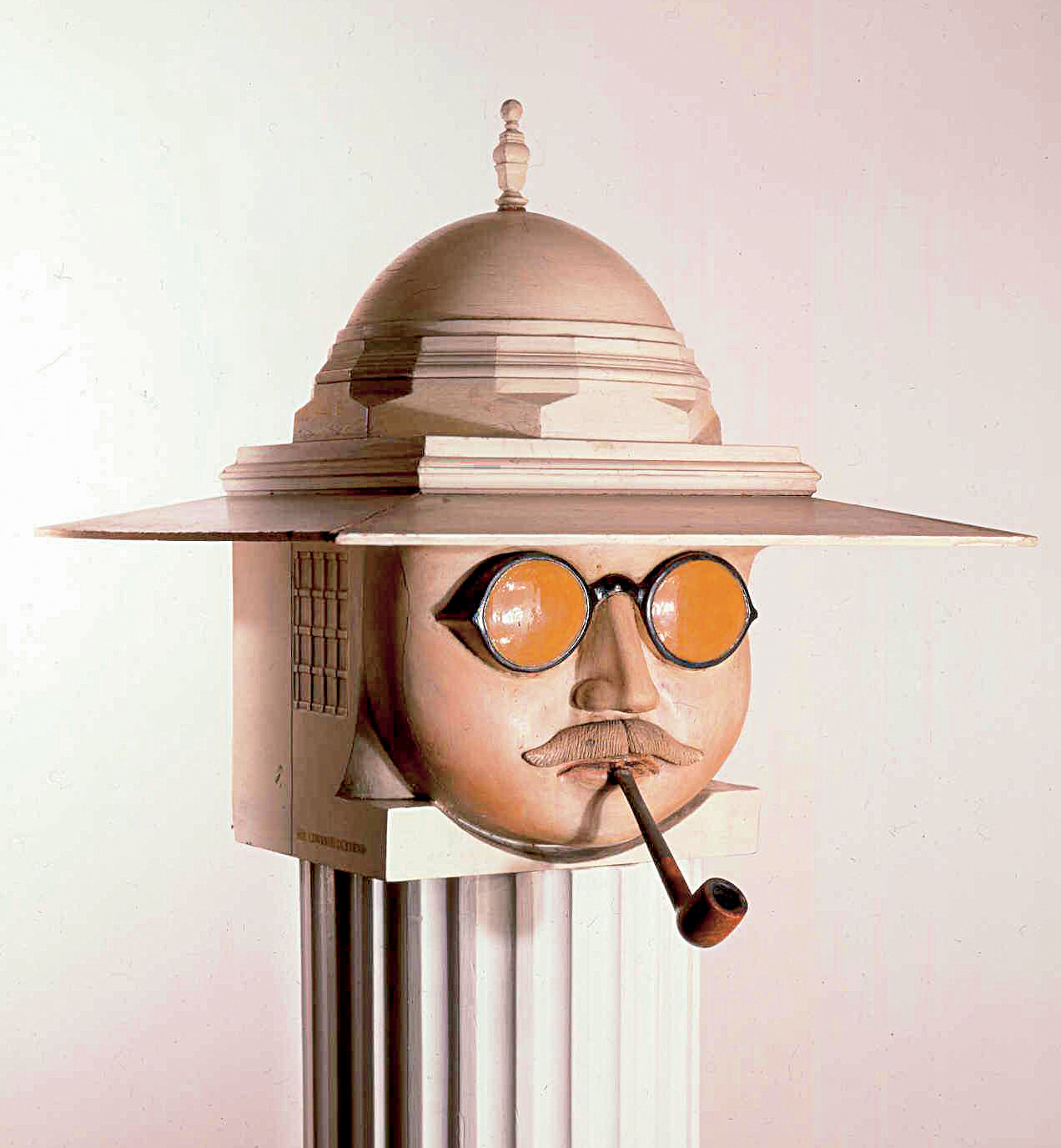 Karikaturbyste av Sir Edwin Lutyens laget i India i 1917. Den stod i mange år på Lutyens kontor i London.