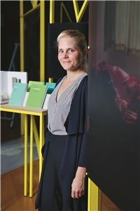Privat husvære kan være et godt alternativ til store, upersonlige mottak. Gjennom applikasjonen bnbOPEN vil OPEN transformation spre asylsøkerne i byveven. Silje Klepsvik har vært i Oslo og rigget utstilling på Nasjonalmuseet - Arkitektur. Foto: Ingvil Skeie Ljones