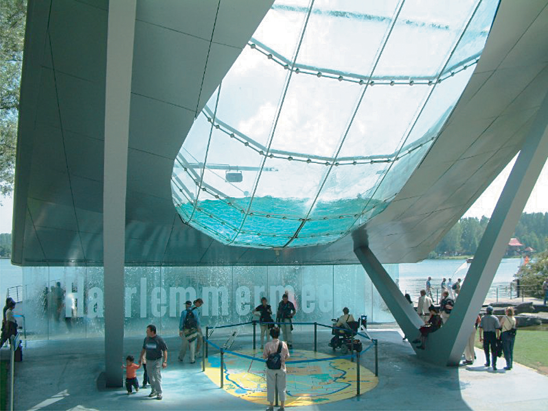 Gigantvanndråpen viser det opprinnelige havnivået.