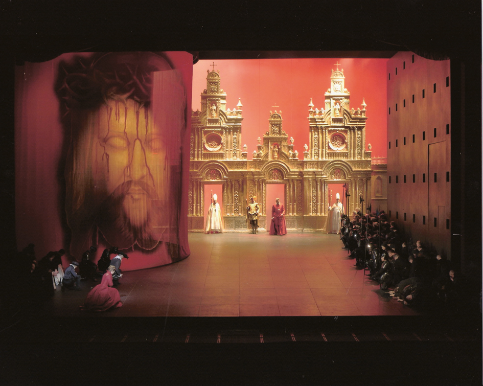 Når handlingen flyttes fra Frankrike til Spania, blir paletten rød og gul.