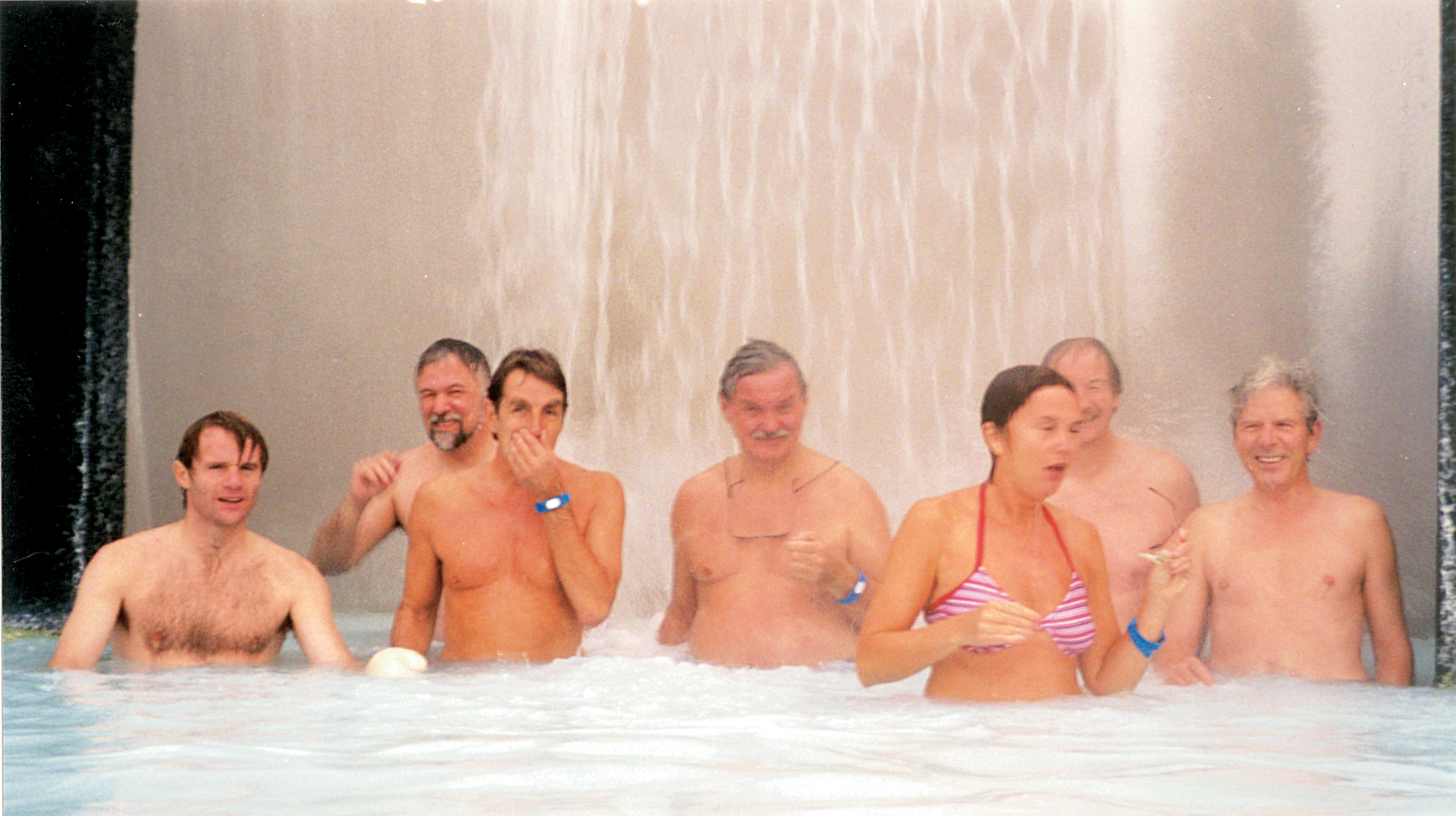 Forbundsstyret nyter varmekilden i Blue Lagoon.