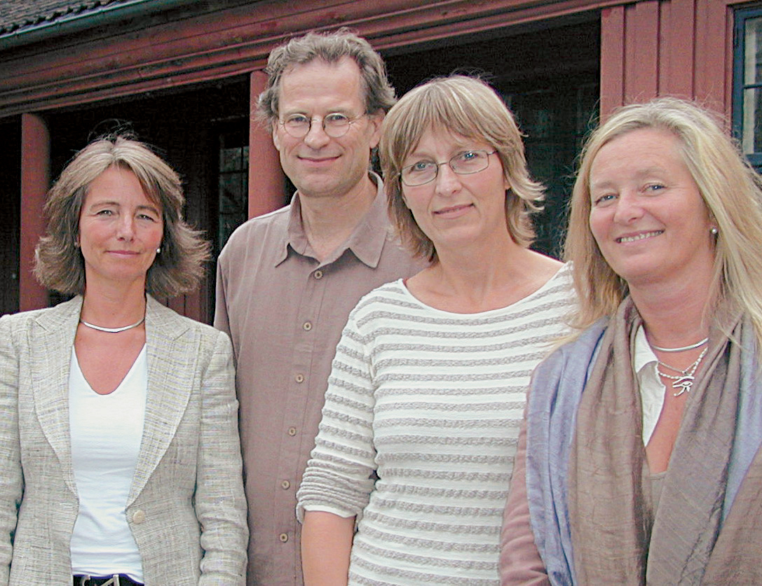 Fra venstre Ingebjørg Lien, egen praksis L.O.F. Arkitekter MNAL AS, Oslo, Øyvind Aarvig, bygnings- og reguleringssjef, Fredrikstad kommune (utvalgets leder), Johanne Sognnæs, byantikvar, Tromsø kommune, Tove Nicolaisen, egen praksis, Ark. MNAL Tove Nicolaisen, Oslo. Ikke tilstede: Øyvind Beyer, egen praksis/pro-rektor BAS, Bergen. I tillegg møter NPAs fagsjef Halvor Westgaard fast i utvalget. NALs direktør, Hans-Henrik Halvorsen er utvalgets sekretær. Foto: Bente Sand.