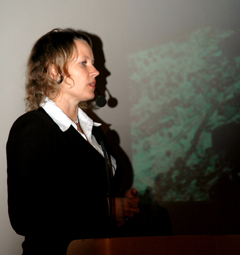 Nestleder i byutviklingskomiteen, Rina Brunsell Harsvik, var møteleder under første del av Arkitekturdagen, før hun selv gikk på talerstolen. Foto: OØ Nestleder i byutviklingskomiteen, Rina Brunsell Harsvik, var møteleder under første del av Arkitekturdagen, før hun selv gikk på talerstolen. Foto: OØ