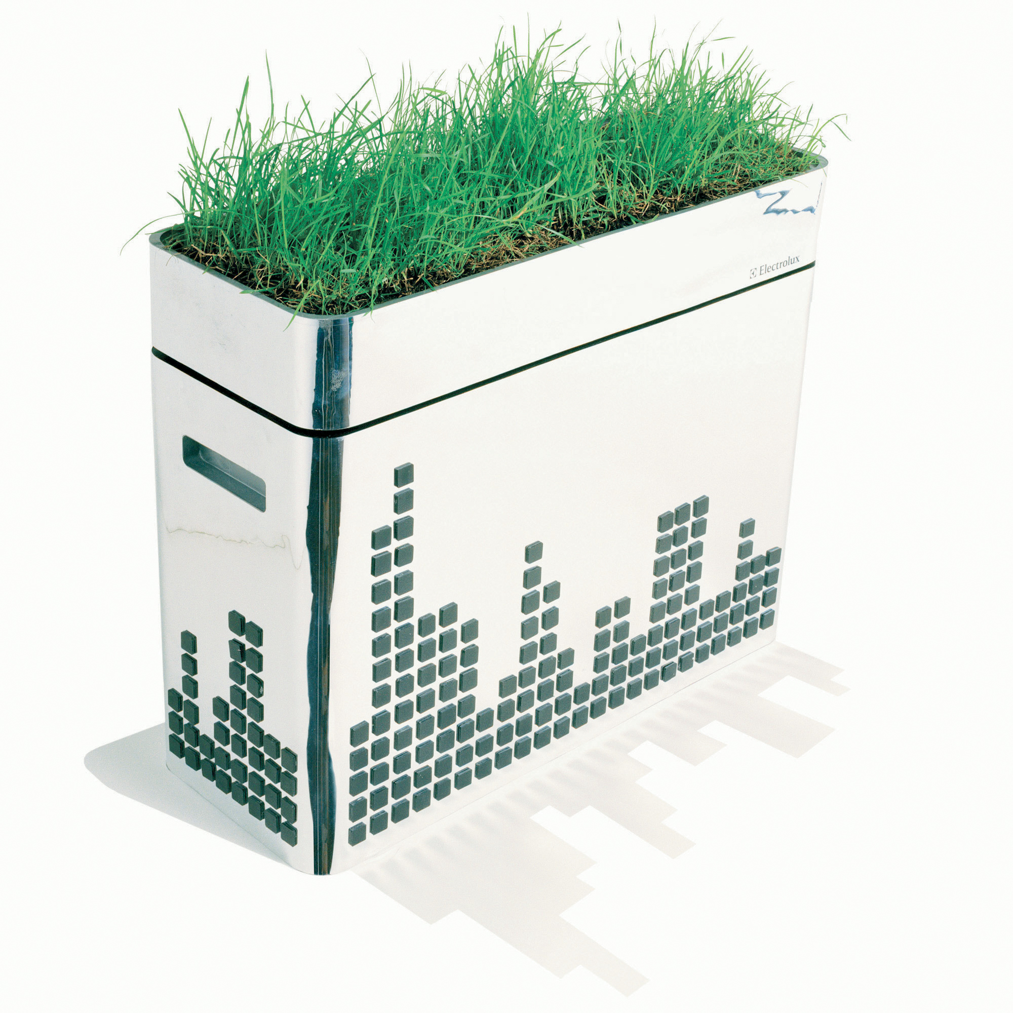 Et lite, solcelledrevet kjøleskap ble hedret med «Unge Talenter»-pris i kategorien økodesign. Foto: Ansel Thomphson.