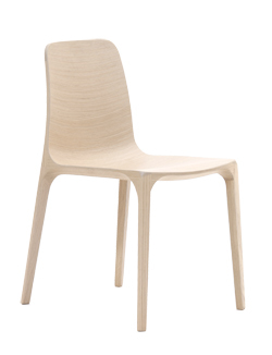 The Top Ten Competition viser et utsnitt på ti stoler, allerede i produksjon hos lokale produsenter som har utmerket seg gjennom god design. Her har bedriftene selv mulighet til å profilere seg internasjonalt. Vinner av Top Ten for hjemmemarkedet  var Pedrali med stolen Frida (over).