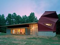 Lucy House fra Rural Studios virksomhet ved Auburn University. Foto: Ralph Erskine Nordic Stipend Fund. Lucy House fra Rural Studios virksomhet ved Auburn University. Foto: Ralph Erskine Nordic Stipend Fund.