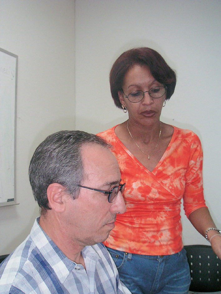 Roberto Caballero, visepresident i arkitektforbundet på Cuba, og medarbeider Marta Hechavanria.