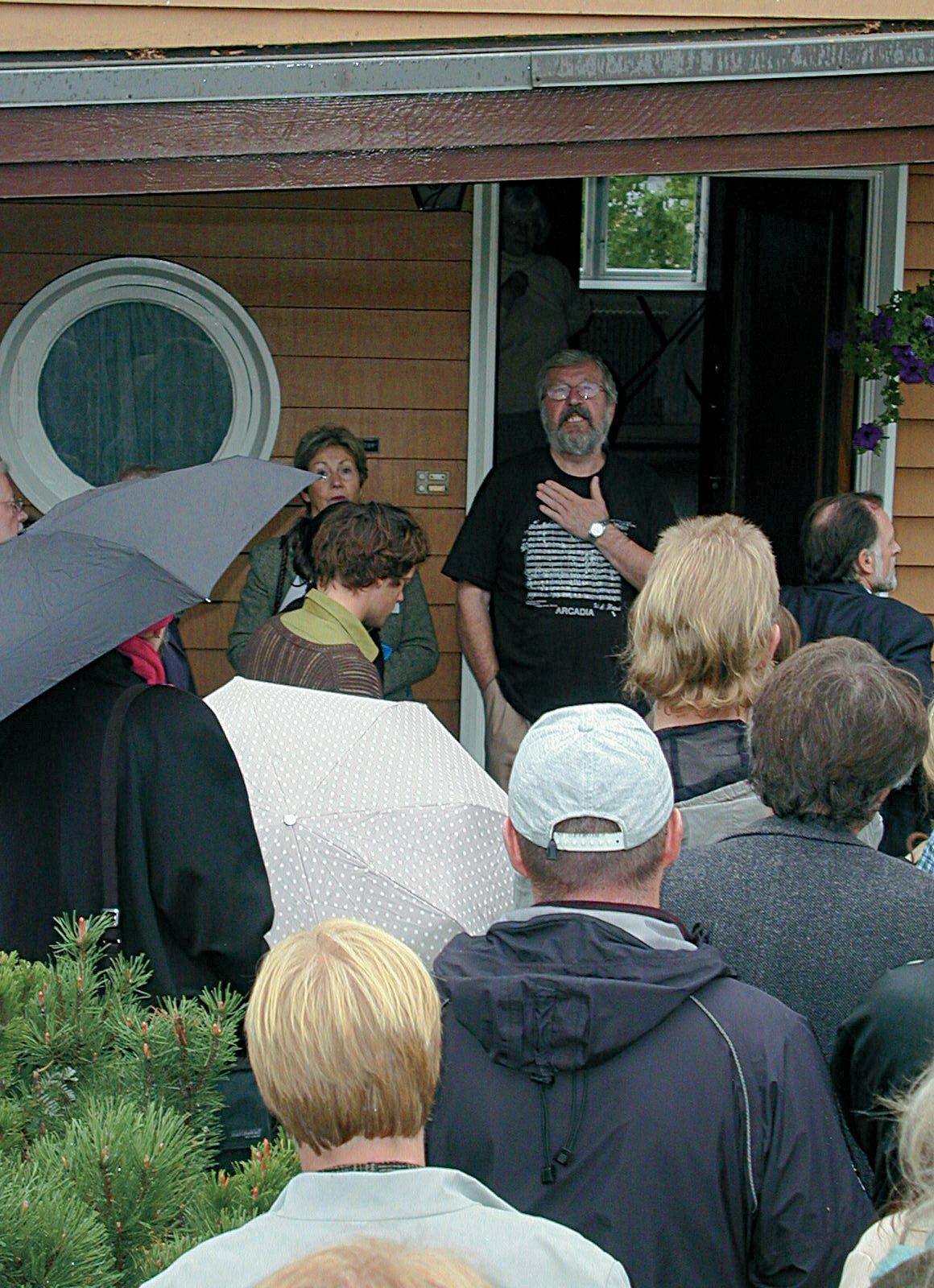 Huseier Erik Østby ønsker velkommen til Villa Vassaasen.