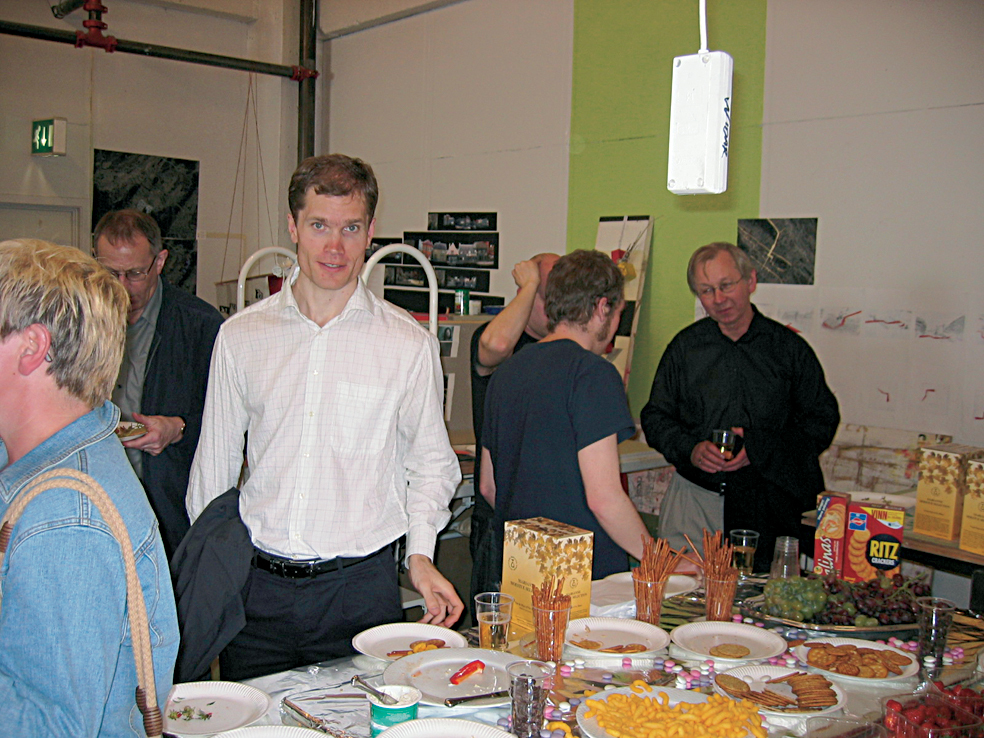 NPAs besøk på BAS inkluderte matservering og prat med studenter og lærere.