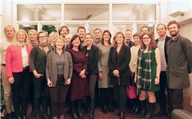 Bildet er tatt fra første møte i sammenslåingsprosessen der styrene og daglige ledere for NIL, NLA og NAL deltok sammen. Møtet ble holdt to år inn i prosessen i desember 2014. Fra venstre: Pål Stephensen administrerende direktør i NAL, Mona Lise Lien daglig leder i NIL, Lene Stenersen styremedlem i NLA, Kjersti Vallevik Håbjørg styremedlem i NLA, Aase M. Hørsdal president i NLA, Marit Hovi daglig leder NLA, Per Anda, Rose Marie Steinsvik styremedlem NAL, Siv Sennesett president i NIL, Gudmund Hoel styremedlem i NAL, Torunn Petersen styremedlem i NIL, Per Morten Ekerhovd styremedlem NAL, Benedicte Arentz visepresident i NIL, Ann-Kjersti Johnsen styremedlem i NLA, Rainer Stange visepresident i NLA, Terese Simonsen styremedlem i NIL, Mikael Lommertz styremedlem i NAL, Anette Hellstad, Kim Skaara president i NAL og Mads Engh Juel.