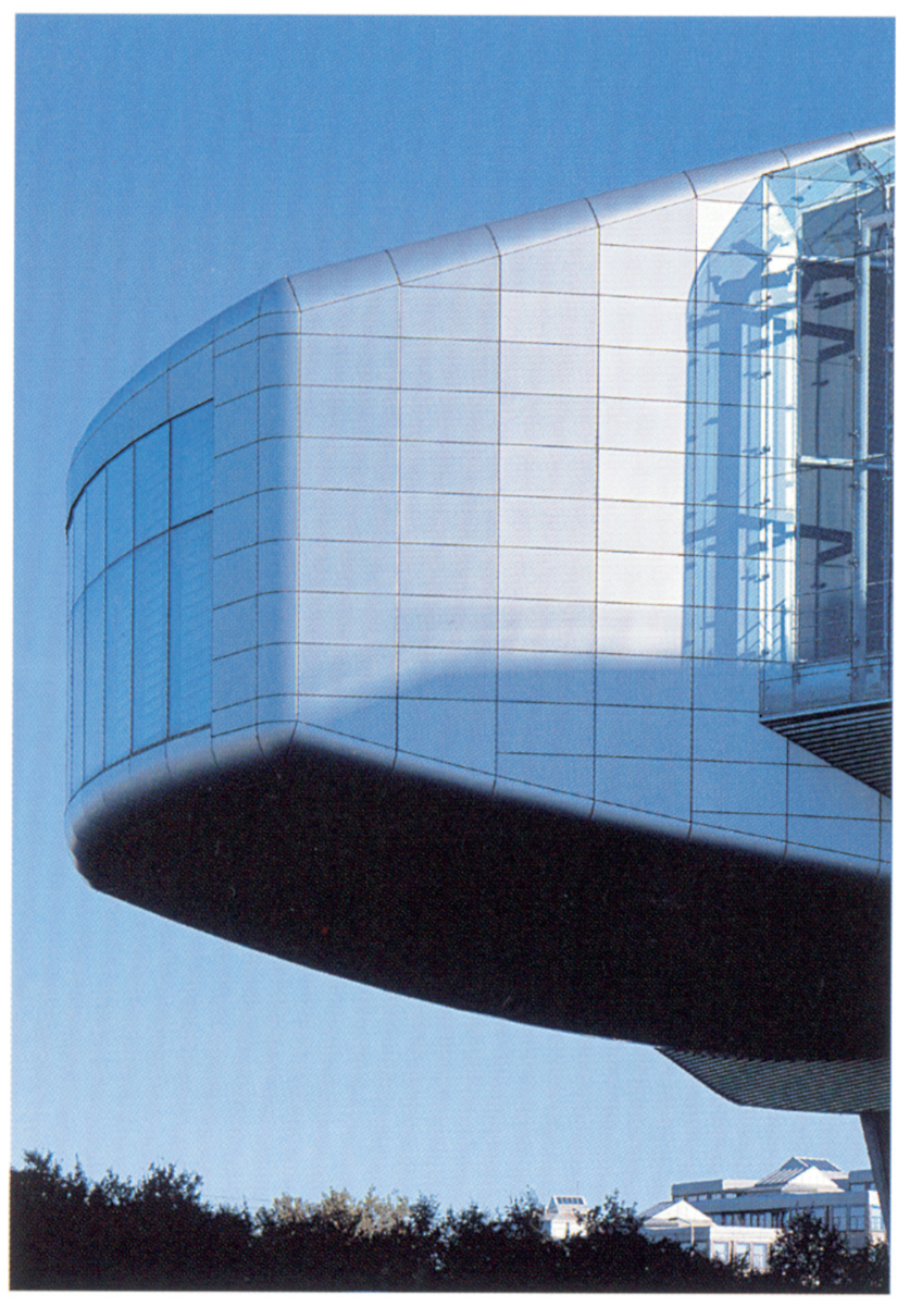 Eksempel på «Explosive forming»: ING Group Headquarters, Amsterdam (2002). Arkitekt: Meyer en Van Schooten. (Foto: Georges Fessy, ADAGP.) Eksempel på «Explosive forming»: ING Group Headquarters, Amsterdam (2002). Arkitekt: Meyer en Van Schooten. (Foto: Georges Fessy, ADAGP.)