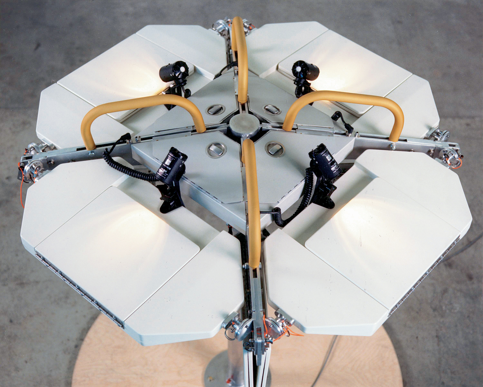 Bord for vektløshet/romfart for NASA. Ill.: Future Systems.