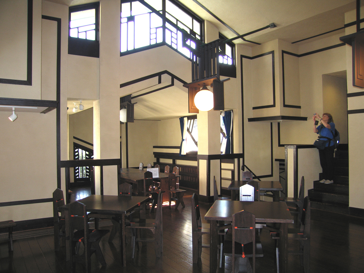 Karakteristisk lysinnfall i spiserom.