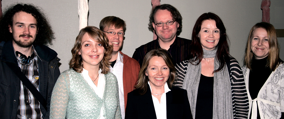 NLAs styre 2007 valgt på årsmøtet i Bergen 17. mars: Fra venstre studentrepresentant Bjørn Amund M. Enebo, styremedlem Marte Bysting Willumsen, styremedlem Askild H. Nilsen, daglig leder Marit Hovi (foran), kasserer Bård Magnus Fauske, president Anne B. Fagerheim og vararepresentant Christine Riiser Wist. Visepresident Tor Nilssen var ikke til stede da bildet ble tatt. Foto: Magnus Greni.