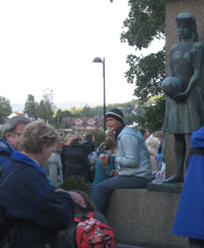 Leila deler sine parkminner. Foto: SS