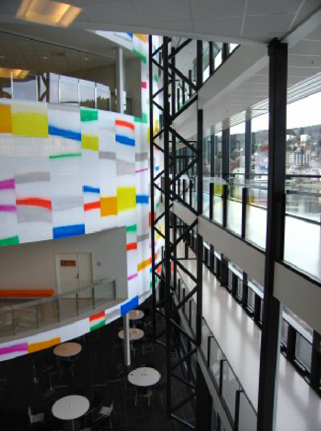 Stålkonstruksjonene er viktige element i bygningens interiør.