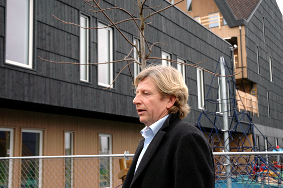 Per Højgaard Nielsen, arkitekt i HLM Arkitektur, forteller om Egenes Park. Foto: Arkitektnytt