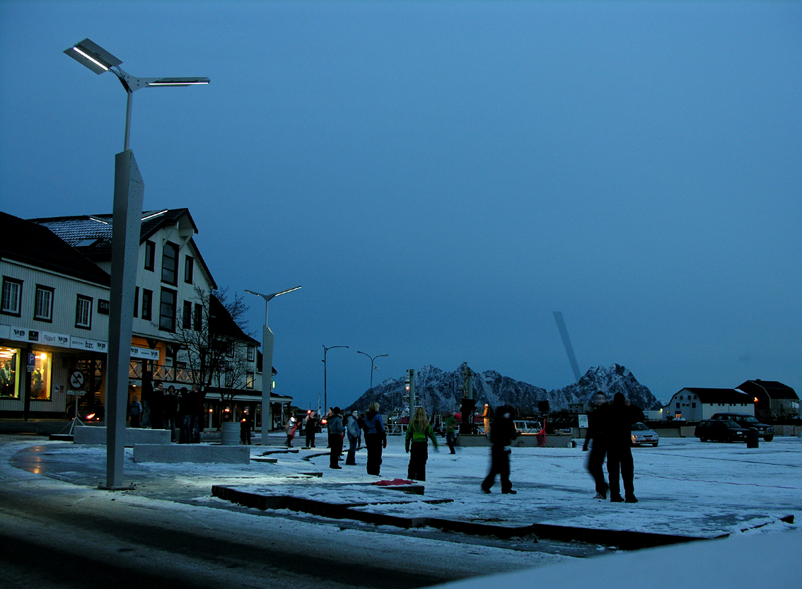 Åpningsmarkering i skumringen.