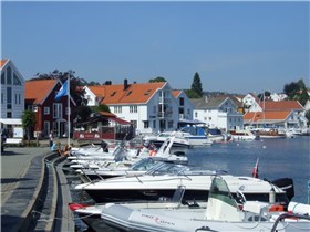 Sentrumsplan for Lillesand er det viktigste nå, mener fylkesmannen i Aust-Agder. Foto: Wikimedia Commons 