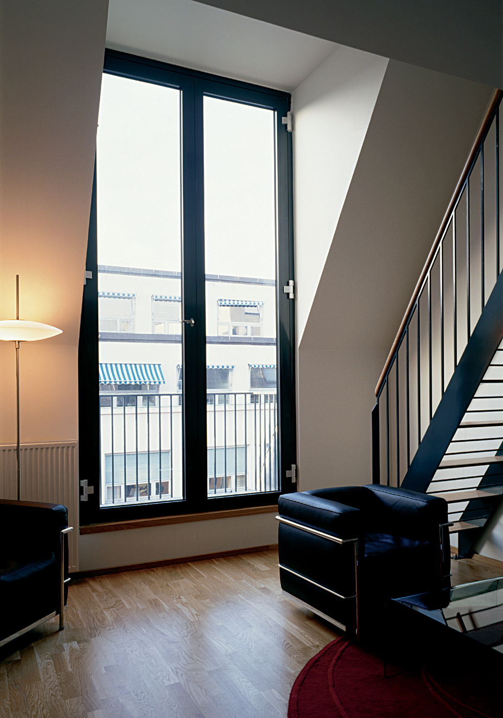 Skippergata 12 Leilighetene har et vakkert lysinnfall gjennom høyreiste vindusdører. Foto: Jiri Havran.