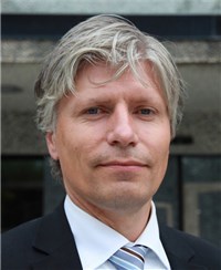 Ola Elvestuen (V) vil ha arkitektene med på å «kjempe mot middelmådigheten» i byutviklingen. 