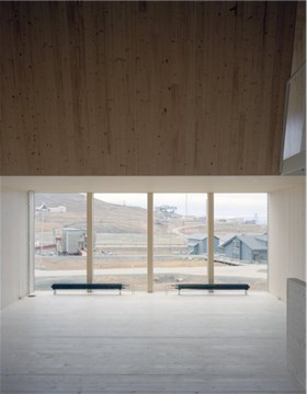 Fra innsiden av boliger i Longyearbyen på Svalbard, bygget for Store Norske. Foto: David Granorge