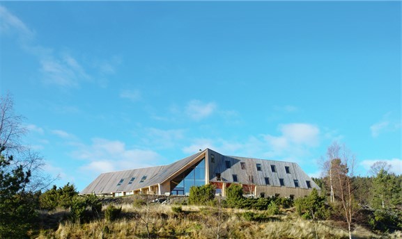 Preikestolen Fjellstue er et lokalt prosjekt som har vakt internasjonal oppmerksomhet. Foto: Emile Ashley