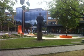 Plassen mellom boligområdene og Furuset senter i Oslo har fått nordiske prispenger. Foto: Plan. og bygningsavdelingen, Oslo kommune