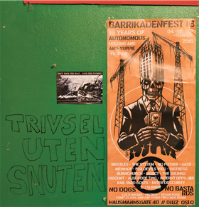 Veggene inne på RPM 40 er rikt dekorert med både tekst og bilder. 