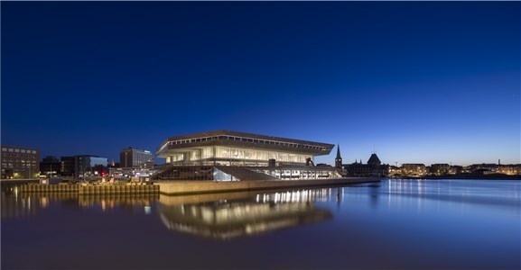 Det nye biblioteket i Aarhus er 28 000 kvadratmeter stort og har en samlet pris på 2,1 milliarder danske kroner. Foto: Schmidt Hammer Lassen Det nye biblioteket i Aarhus er 28 000 kvadratmeter stort og har en samlet pris på 2,1 milliarder danske kroner. Foto: Schmidt Hammer Lassen